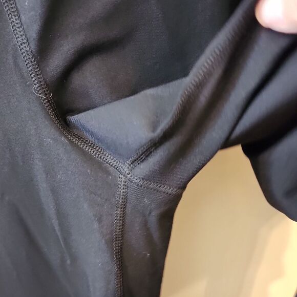 Torrid Active Black  Leggings Size 2 Wide Leg Euc - Picture 3 of 4